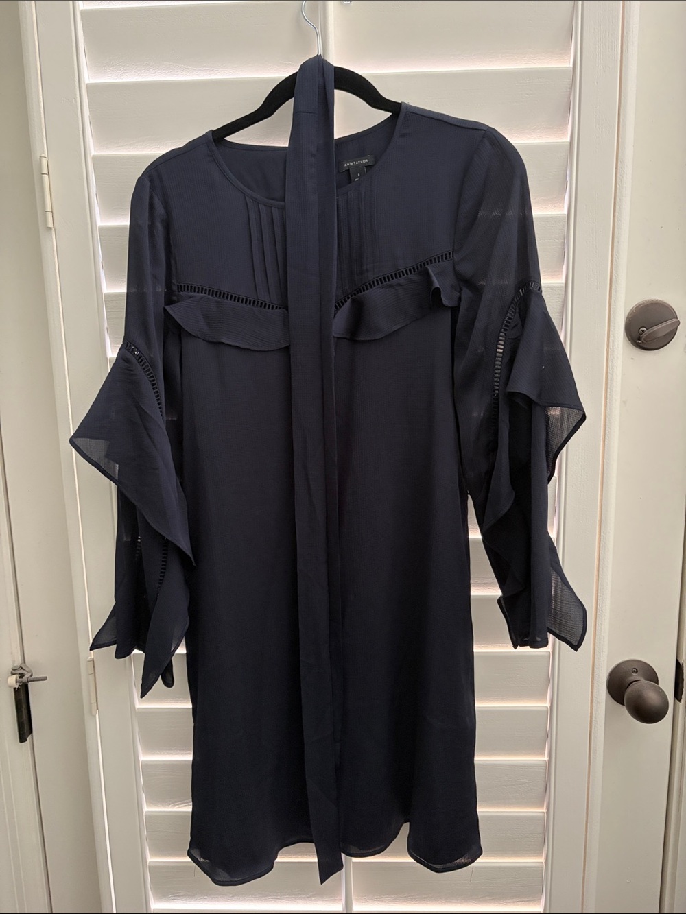 Ann Taylor Size 0 Navy Long Sleeve Ruffle Tie-Neck Dress